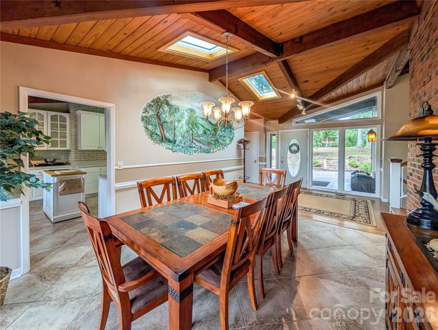 520 Washburn Road, Spruce Pine, NC 28777