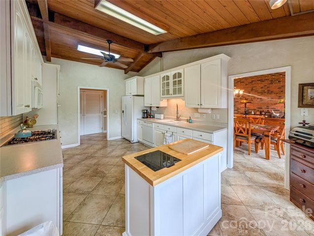 520 Washburn Road, Spruce Pine, NC 28777