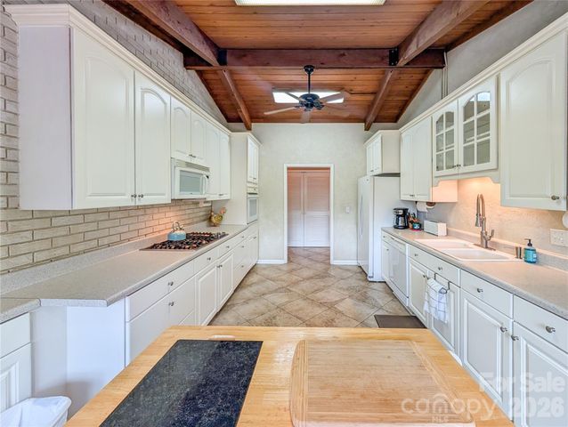 520 Washburn Road, Spruce Pine, NC 28777