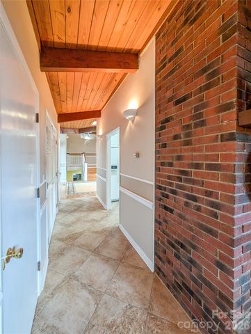 520 Washburn Road, Spruce Pine, NC 28777