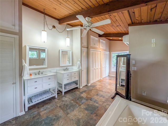 520 Washburn Road, Spruce Pine, NC 28777