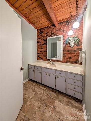 520 Washburn Road, Spruce Pine, NC 28777