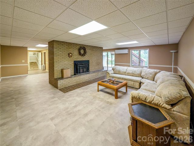 520 Washburn Road, Spruce Pine, NC 28777
