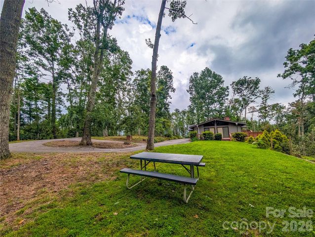 520 Washburn Road, Spruce Pine, NC 28777