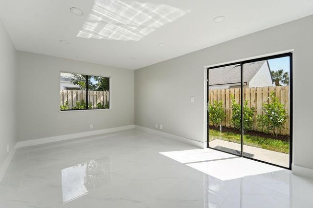 875 NW 22nd Avenue, Delray Beach, FL 33445