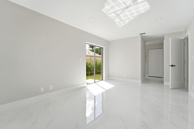 875 NW 22nd Avenue, Delray Beach, FL 33445