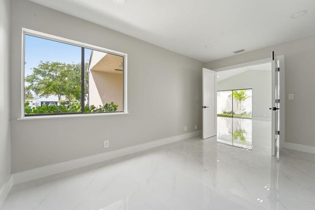 875 NW 22nd Avenue, Delray Beach, FL 33445