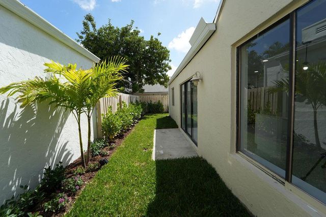 875 NW 22nd Avenue, Delray Beach, FL 33445