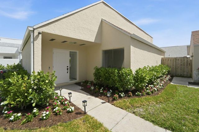 875 NW 22nd Avenue, Delray Beach, FL 33445