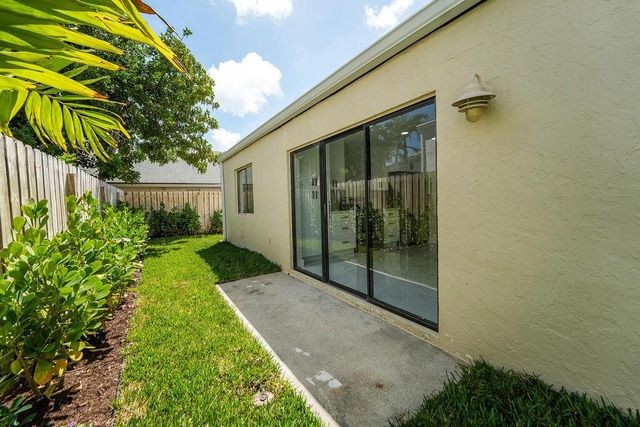 875 NW 22nd Avenue, Delray Beach, FL 33445