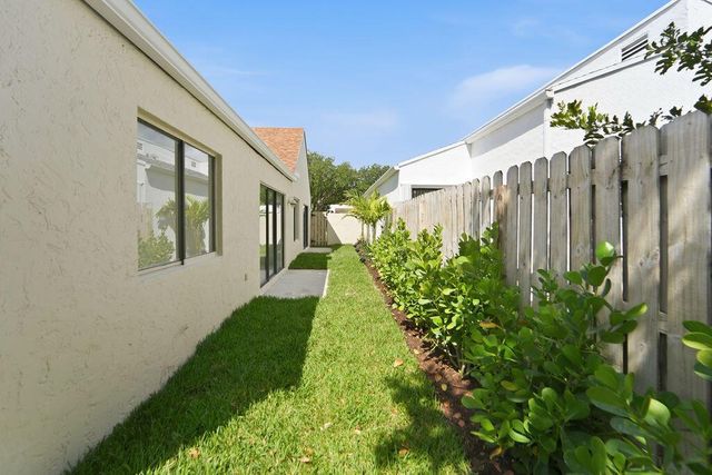 875 NW 22nd Avenue, Delray Beach, FL 33445