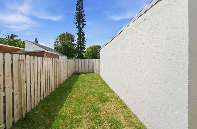 875 NW 22nd Avenue, Delray Beach, FL 33445