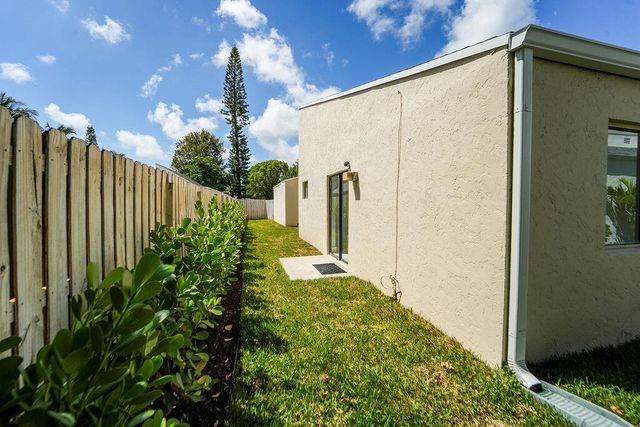 875 NW 22nd Avenue, Delray Beach, FL 33445
