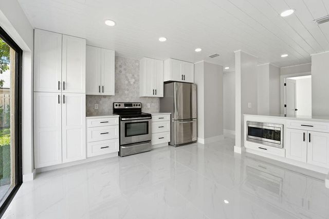 875 NW 22nd Avenue, Delray Beach, FL 33445