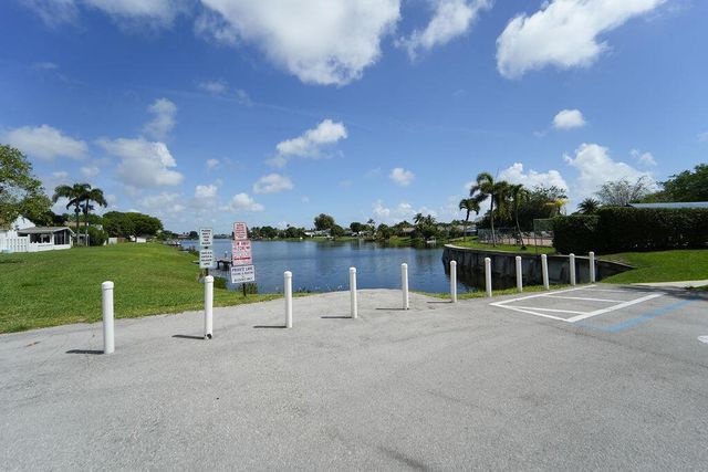 875 NW 22nd Avenue, Delray Beach, FL 33445