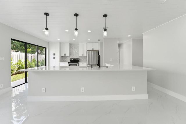 875 NW 22nd Avenue, Delray Beach, FL 33445