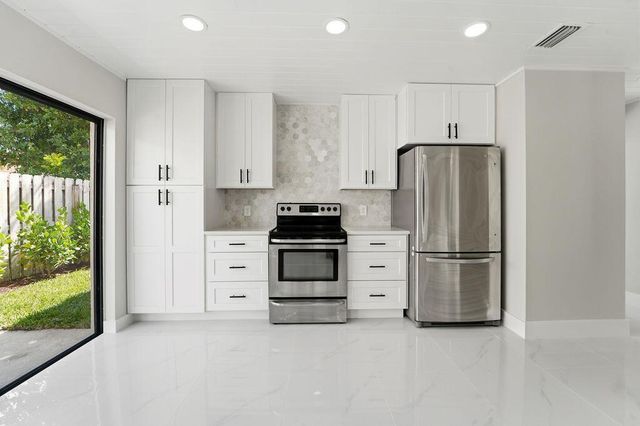 875 NW 22nd Avenue, Delray Beach, FL 33445