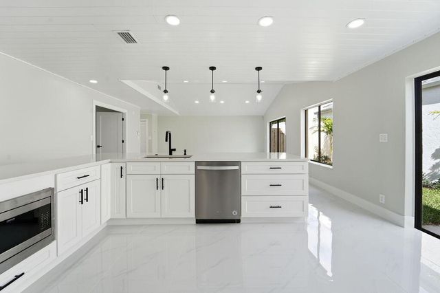 875 NW 22nd Avenue, Delray Beach, FL 33445