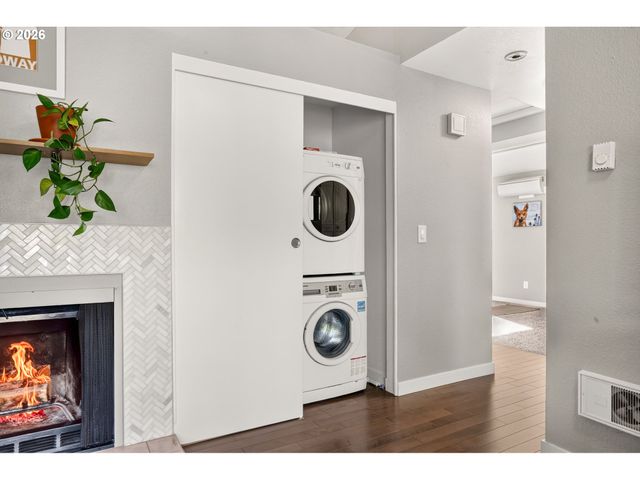2811 Sw SPRING GARDEN St, Portland, OR 97219