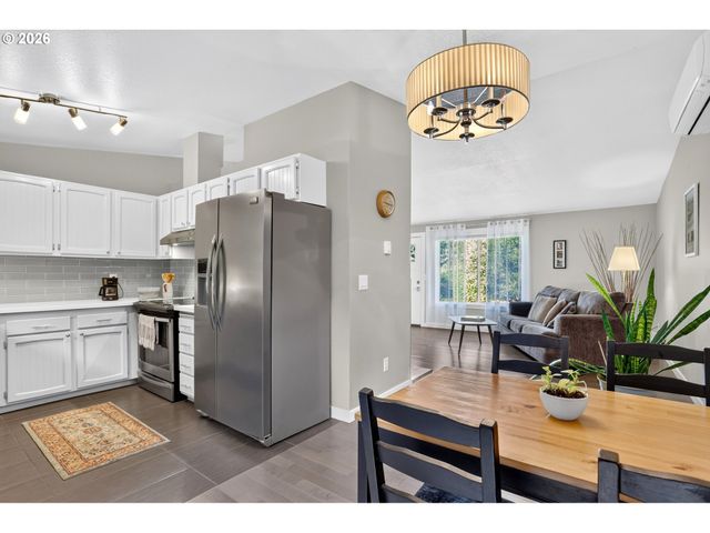 2811 Sw SPRING GARDEN St, Portland, OR 97219