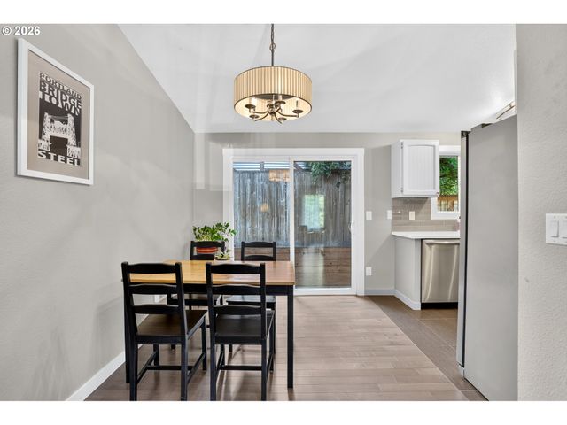 2811 Sw SPRING GARDEN St, Portland, OR 97219