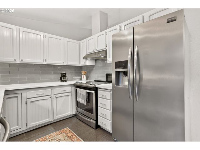 2811 Sw SPRING GARDEN St, Portland, OR 97219