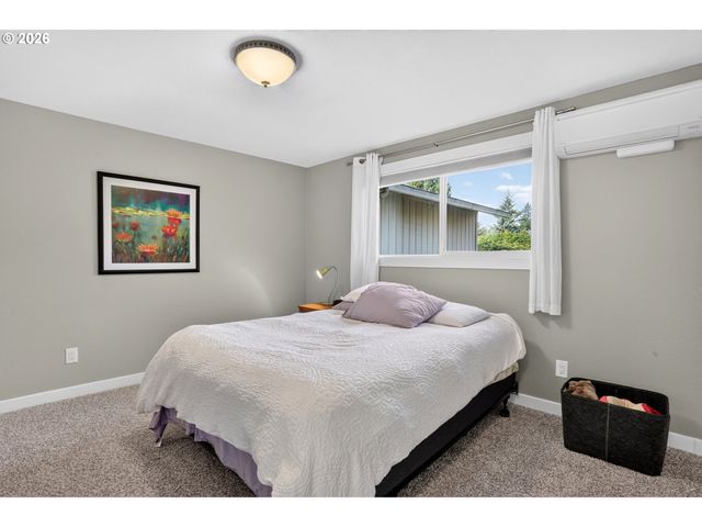 2811 Sw SPRING GARDEN St, Portland, OR 97219