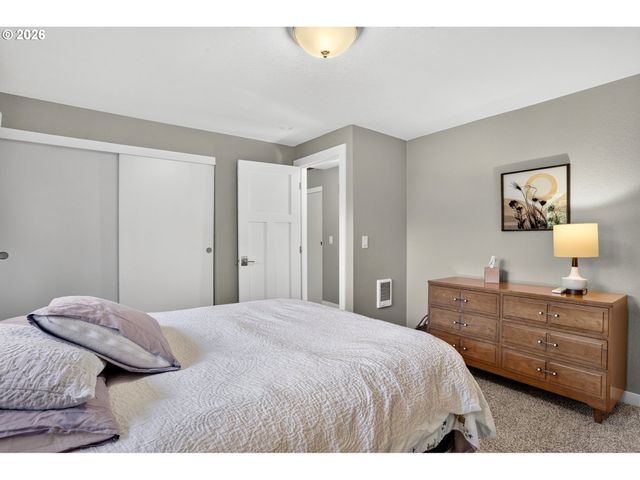 2811 Sw SPRING GARDEN St, Portland, OR 97219