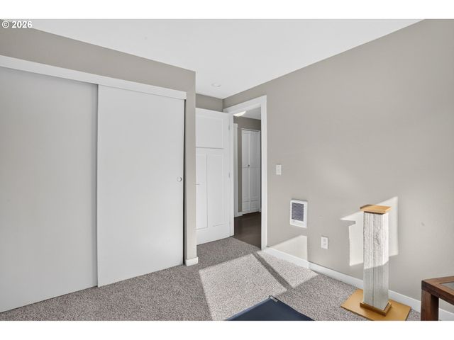 2811 Sw SPRING GARDEN St, Portland, OR 97219