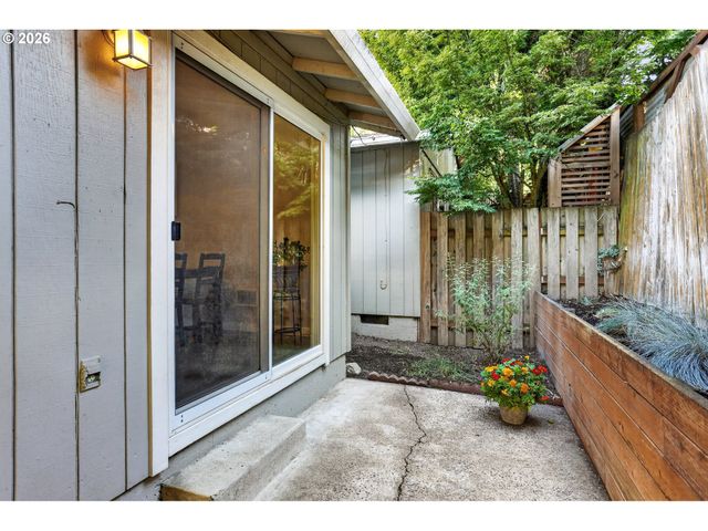 2811 Sw SPRING GARDEN St, Portland, OR 97219