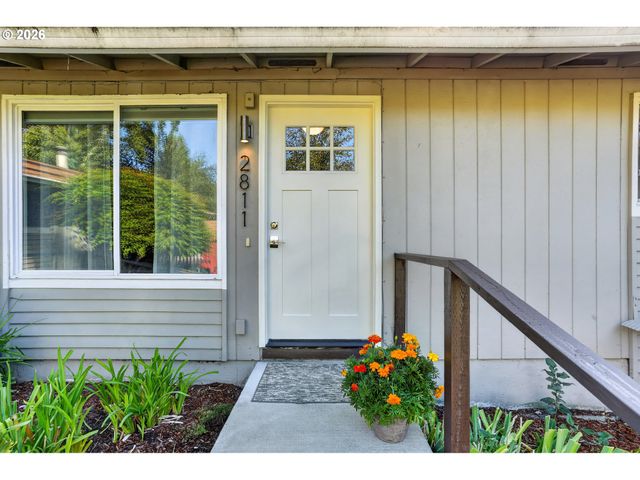 2811 Sw SPRING GARDEN St, Portland, OR 97219