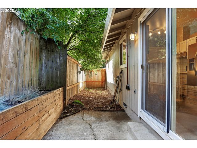 2811 Sw SPRING GARDEN St, Portland, OR 97219