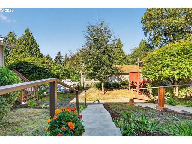 2811 Sw SPRING GARDEN St, Portland, OR 97219