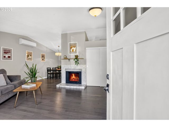 2811 Sw SPRING GARDEN St, Portland, OR 97219