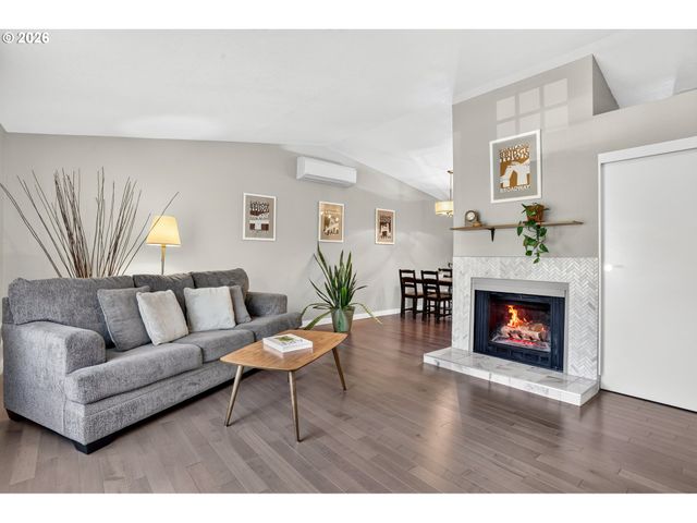 2811 Sw SPRING GARDEN St, Portland, OR 97219