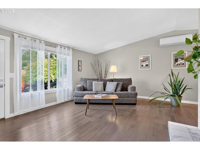 2811 Sw SPRING GARDEN St, Portland, OR 97219