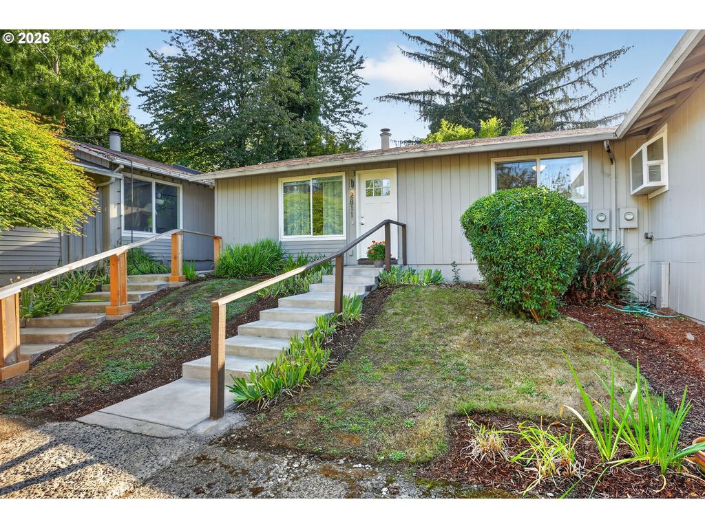 2811 Sw SPRING GARDEN St, Portland, OR 97219