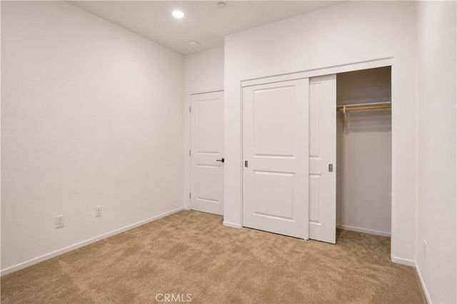 5585 Kate Way 6, Fontana, CA 92336
