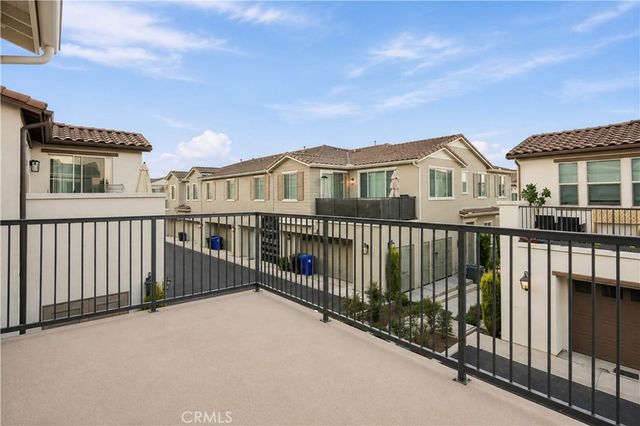 5585 Kate Way 6, Fontana, CA 92336