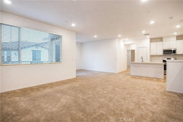 5585 Kate Way 6, Fontana, CA 92336