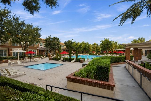 5585 Kate Way 6, Fontana, CA 92336