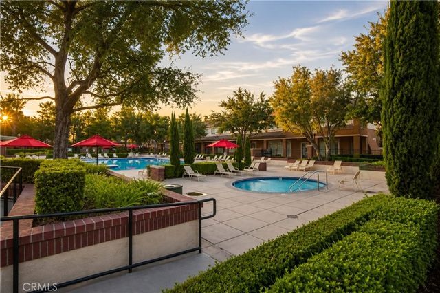 5585 Kate Way 6, Fontana, CA 92336