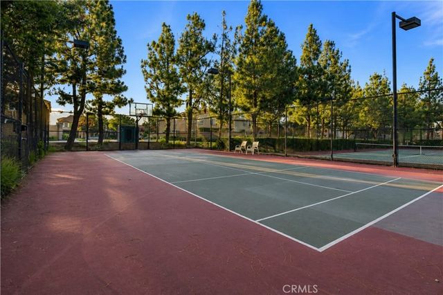 5585 Kate Way 6, Fontana, CA 92336