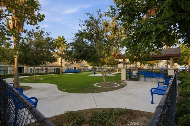 5585 Kate Way 6, Fontana, CA 92336