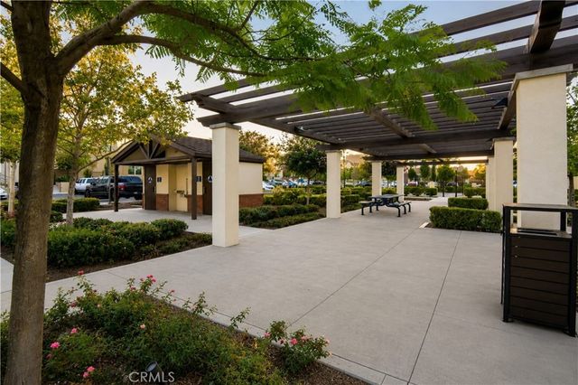 5585 Kate Way 6, Fontana, CA 92336