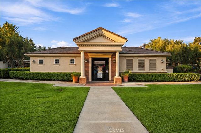 5585 Kate Way 6, Fontana, CA 92336