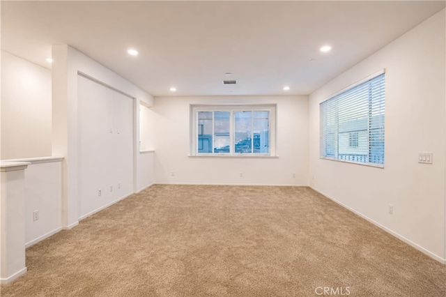 5585 Kate Way 6, Fontana, CA 92336