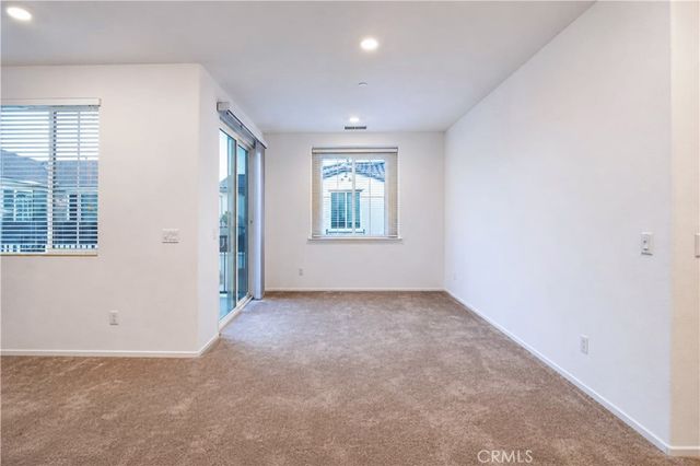5585 Kate Way 6, Fontana, CA 92336