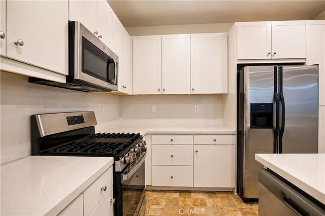 5585 Kate Way 6, Fontana, CA 92336