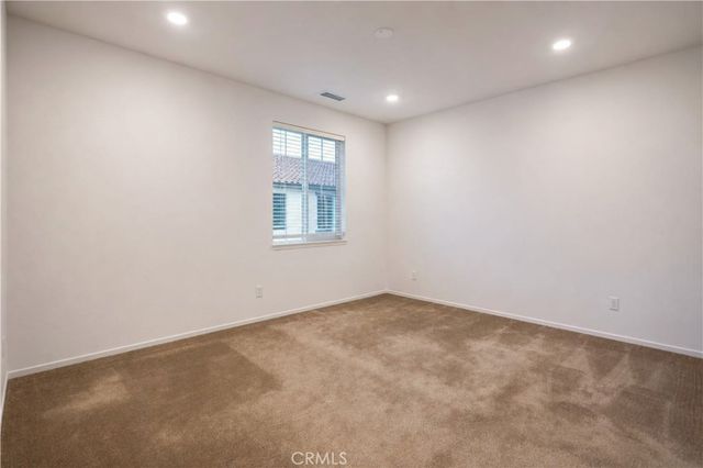 5585 Kate Way 6, Fontana, CA 92336